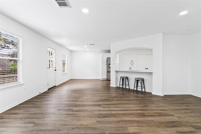 Building Photo - 6894 Stillwater Dr