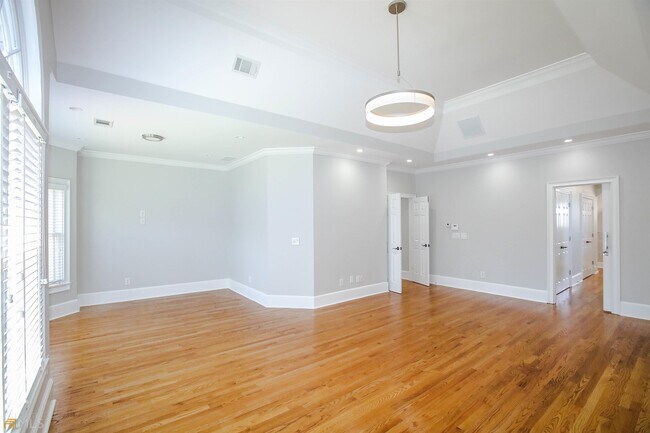 Building Photo - 1660 Briergate Dr