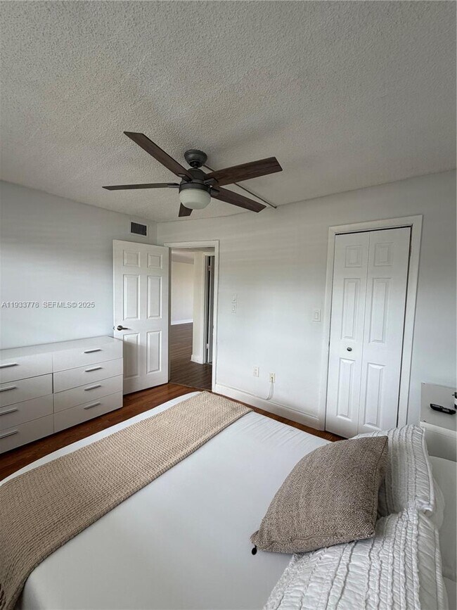 Building Photo - 8350 Sunrise Lakes Blvd