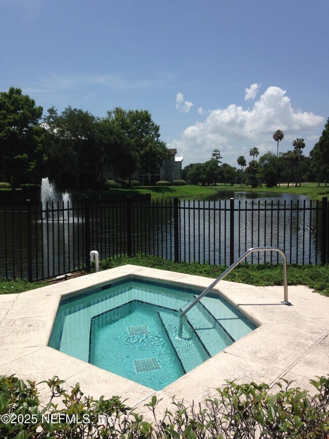 Building Photo - 800 Ironwood Dr