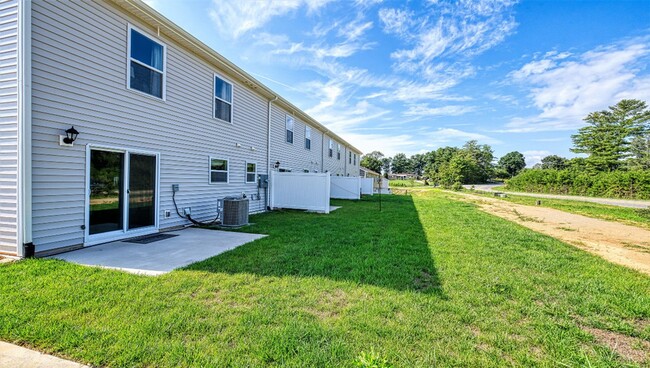 Building Photo - Spacious Newly Built Townhome for Rent