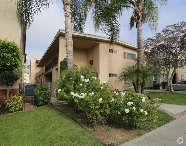 Primary Photo - 1125 N Maryland Ave
