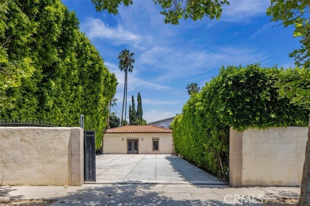 Building Photo - 11159 La Maida St