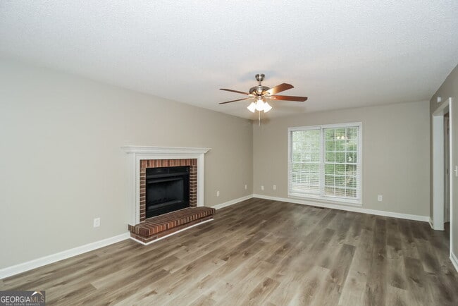 Building Photo - 3330 Dogwood Dr