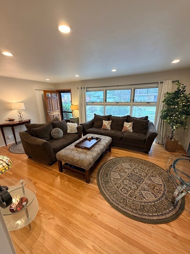 Building Photo - 137 Richard Ave