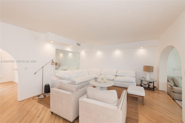Building Photo - 9940 Collins Ave