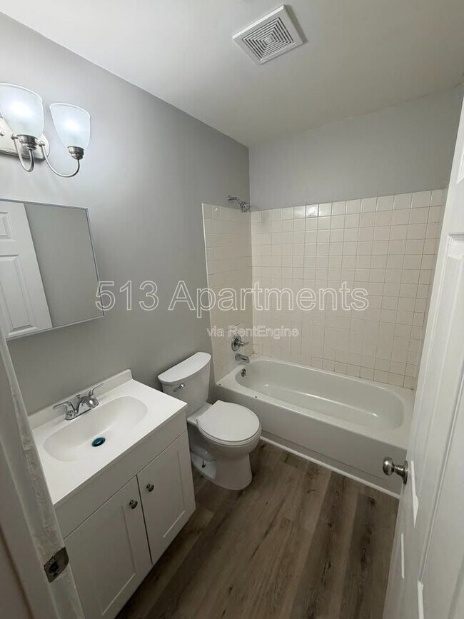 Building Photo - 5146 Carthage Ave