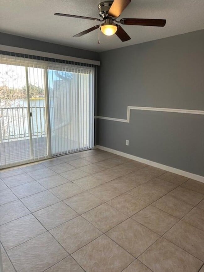 Building Photo - Spacious Townhome  with Stunning Water Views