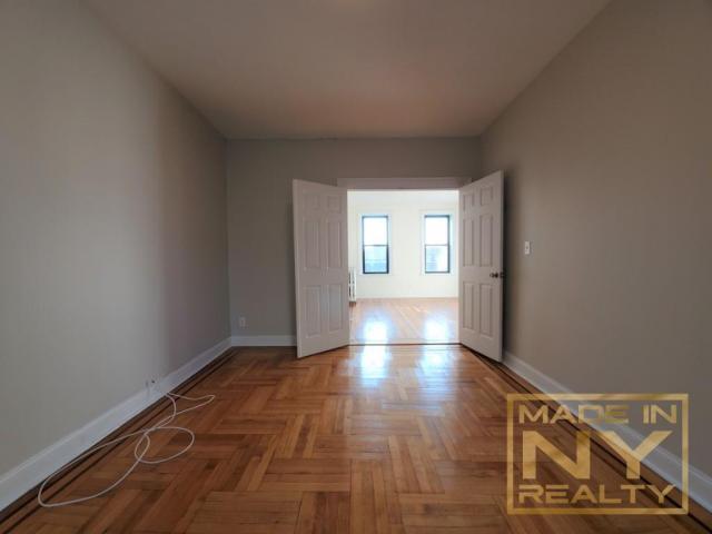 Building Photo - 2 bedroom in ASTORIA NY 11106