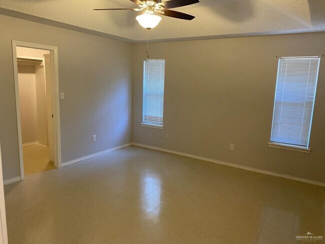 Building Photo - 10 Nightingale Ave