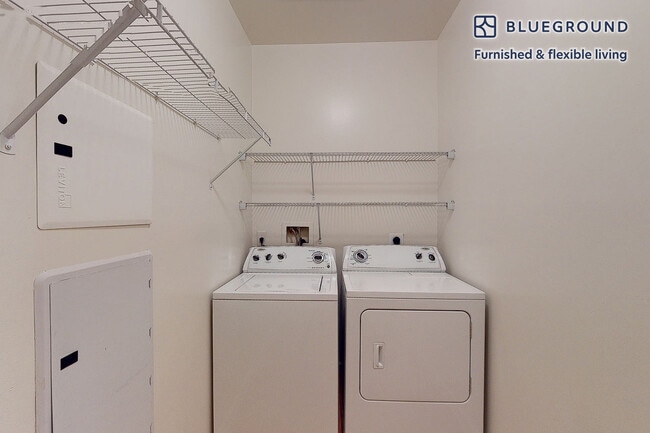 Building Photo - 1700 E 5th St