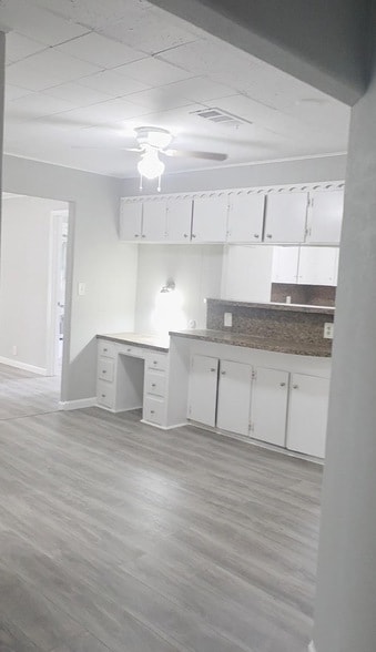 Building Photo - 407 E Homan Ave