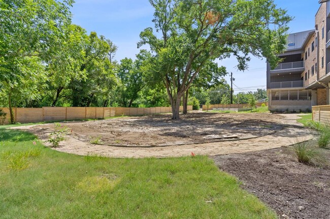Building Photo - 100 Mockingbird Ln W