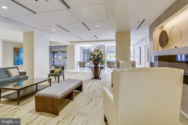 Building Photo - 5101 River Rd