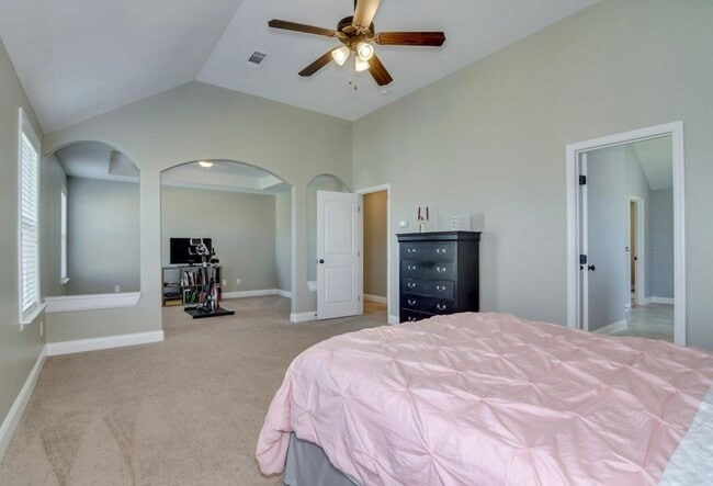 Building Photo - 5464 Everlook Cir
