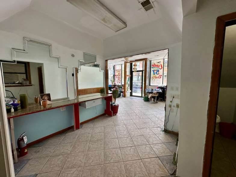 Building Photo - 1834 S Throop St