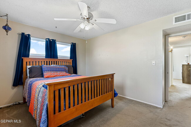 Building Photo - 4713 Sun Valley Dr