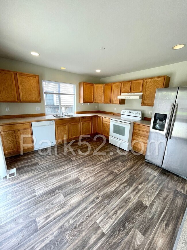 Building Photo - DuPont 4 Bedroom Single Family
