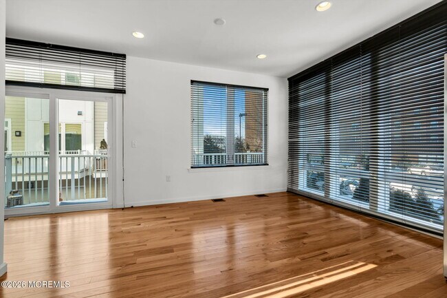 Building Photo - 807 Kingsley St