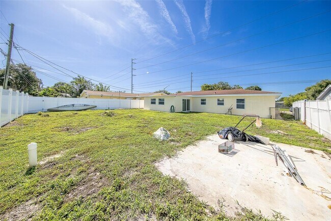 Building Photo - 5937 38th Ave N