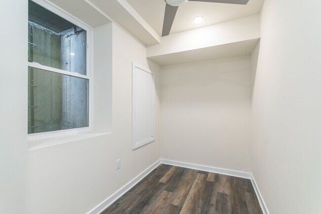 Building Photo - 1330 N 15th St