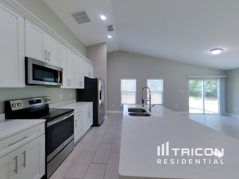 Building Photo - 3140 Tiburon Ln