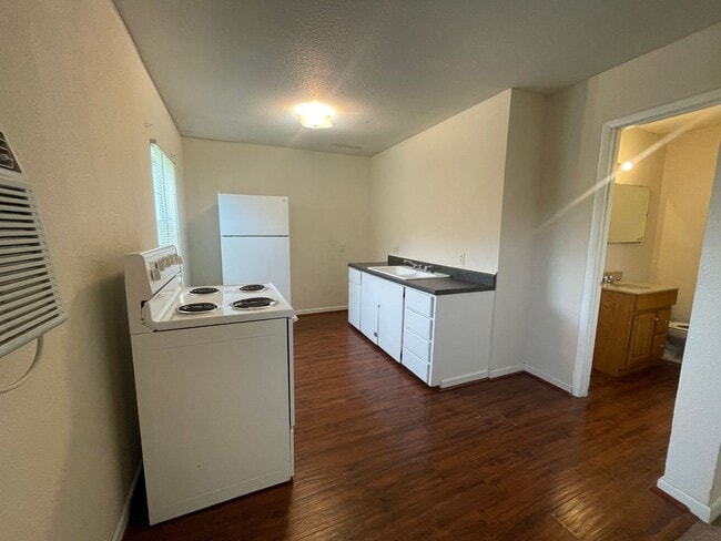 Building Photo - STUDIO UNIT IN SOUTH ABILENE