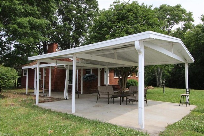 Building Photo - 9078 W Market St