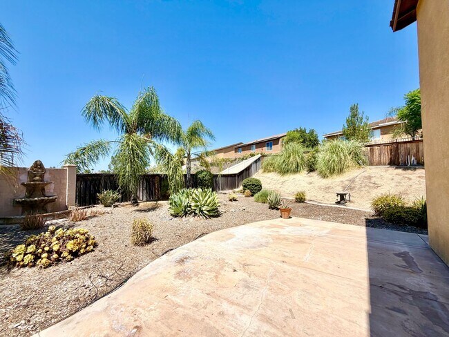 Building Photo - Spacious 5 Bedroom Redhawk Home with LARGE Loft & Backyard in Prime Location