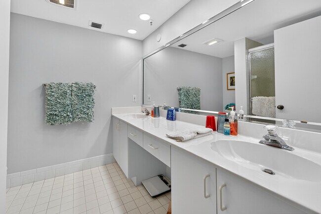 Building Photo - 14095 Royal Vista Dr