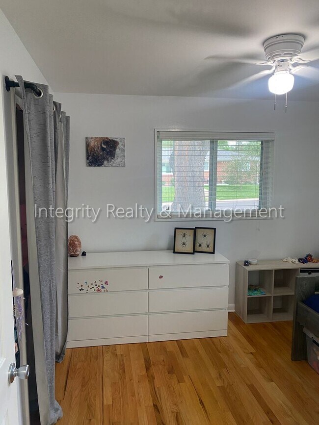 Building Photo - 3367 W Arlington Ave