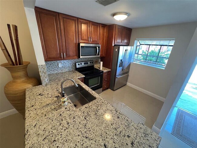 Building Photo - 3370 Beau Rivage Dr