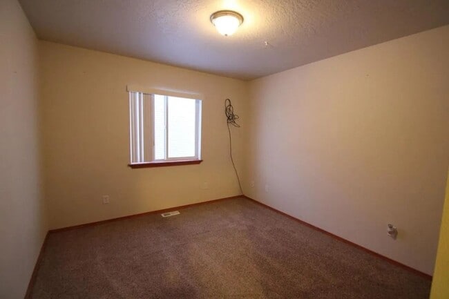 Building Photo - Charming Rancher for Rent in Sunshine Meadows
