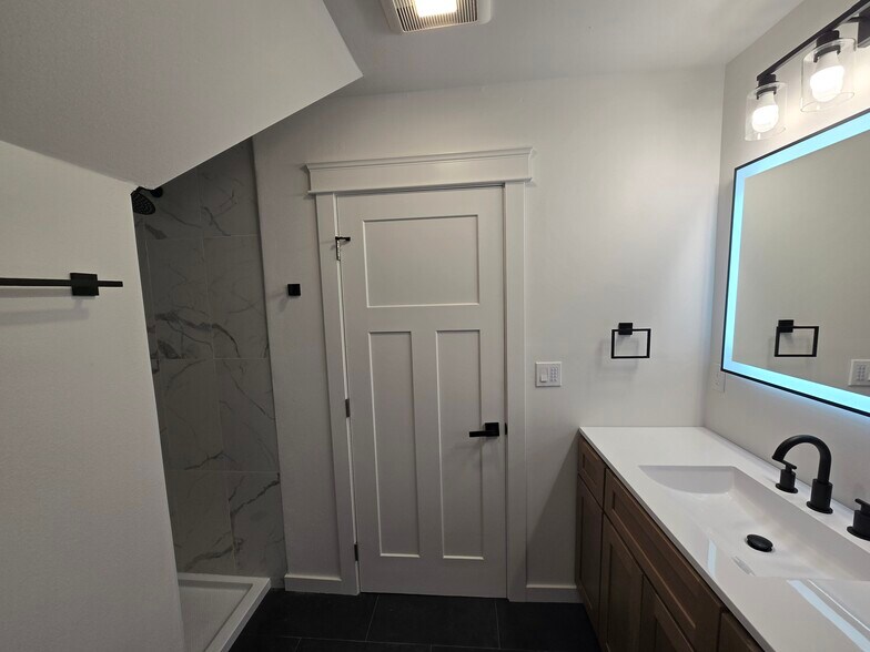 Building Photo - 515 Irving St