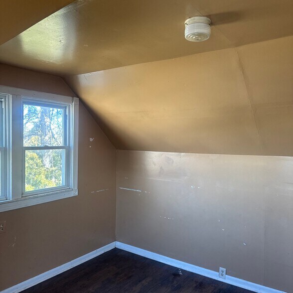 Building Photo - 4914 Plover Ave