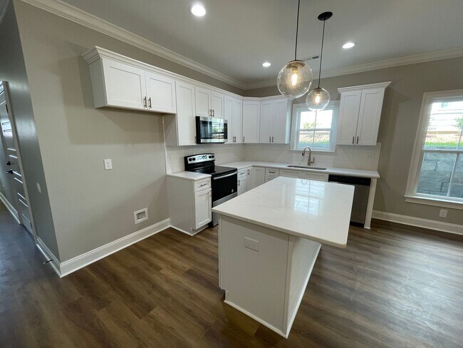 Building Photo - New 3/2.5 Townhouse in Downtown Rome $2,295