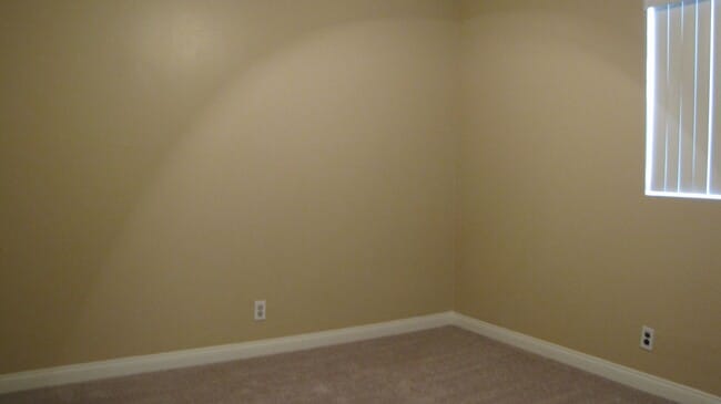 Building Photo - Oildale Home