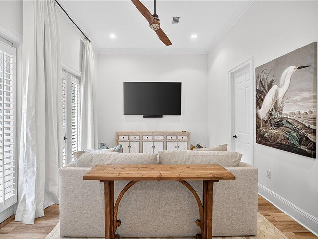 Building Photo - 3161 Club Dr