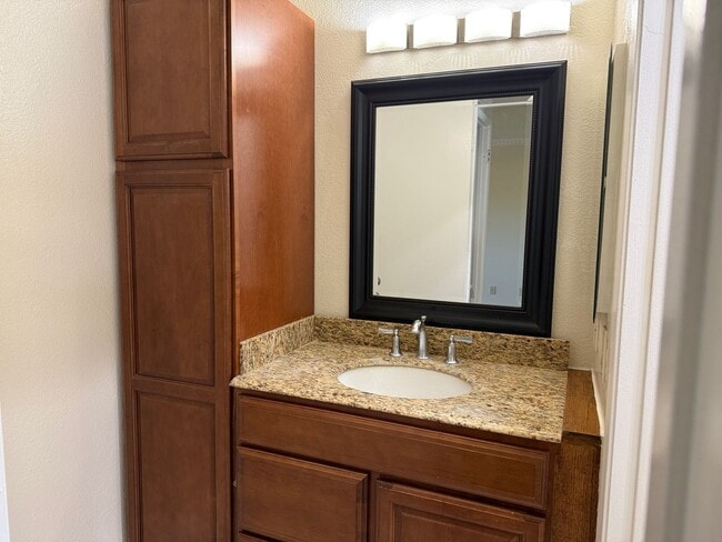 Building Photo - Great central SJ location near Highways 87...