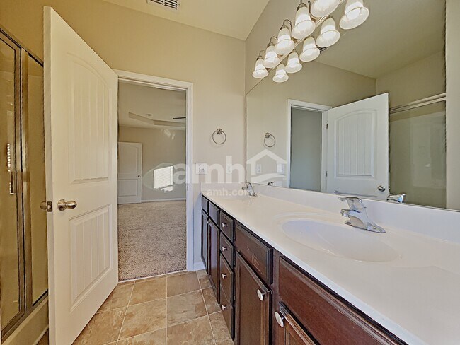 Building Photo - 4009 Fox Run N