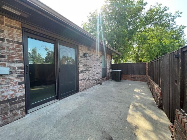 Building Photo - 4707 Hemlock Ln