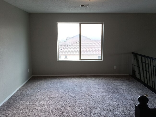 Building Photo - Spacious 4-bedroom, 2.5-bathroom home! Showings available NOW!