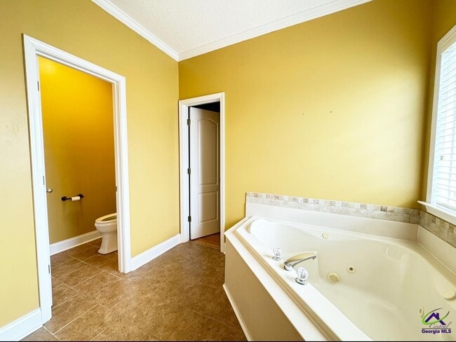 Building Photo - 701 Victoria Cir