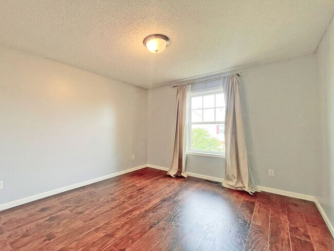 Building Photo - 11903 Emery Village Dr N