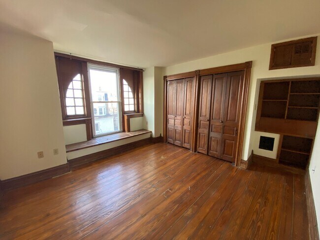 Building Photo - 739 N 5th St