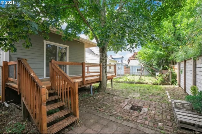 Building Photo - Tree House