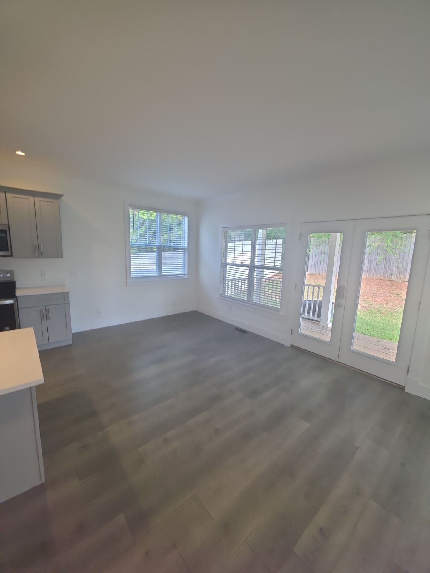 Building Photo - 409 Juniper Dr