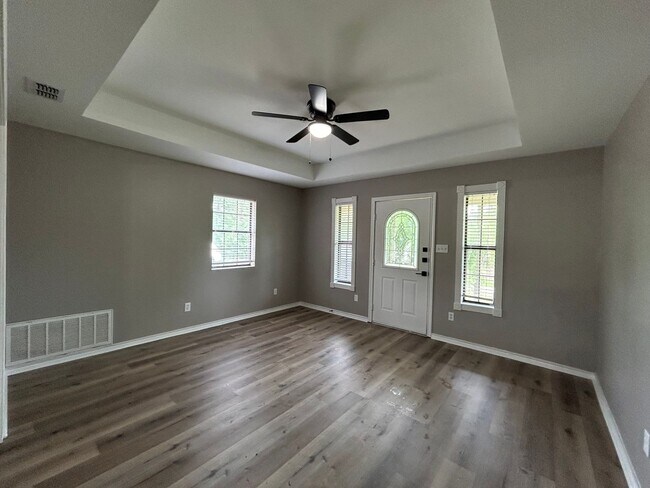 Building Photo - Lakeside Dream Home: Fully Remodeled 4BD/2BA Near Loop 323