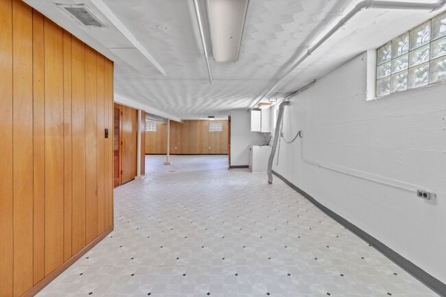 Building Photo - 3441 Nandale Dr
