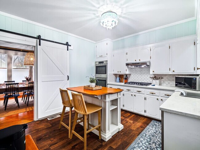 Building Photo - 2ND East Drive-SI ID1496103P